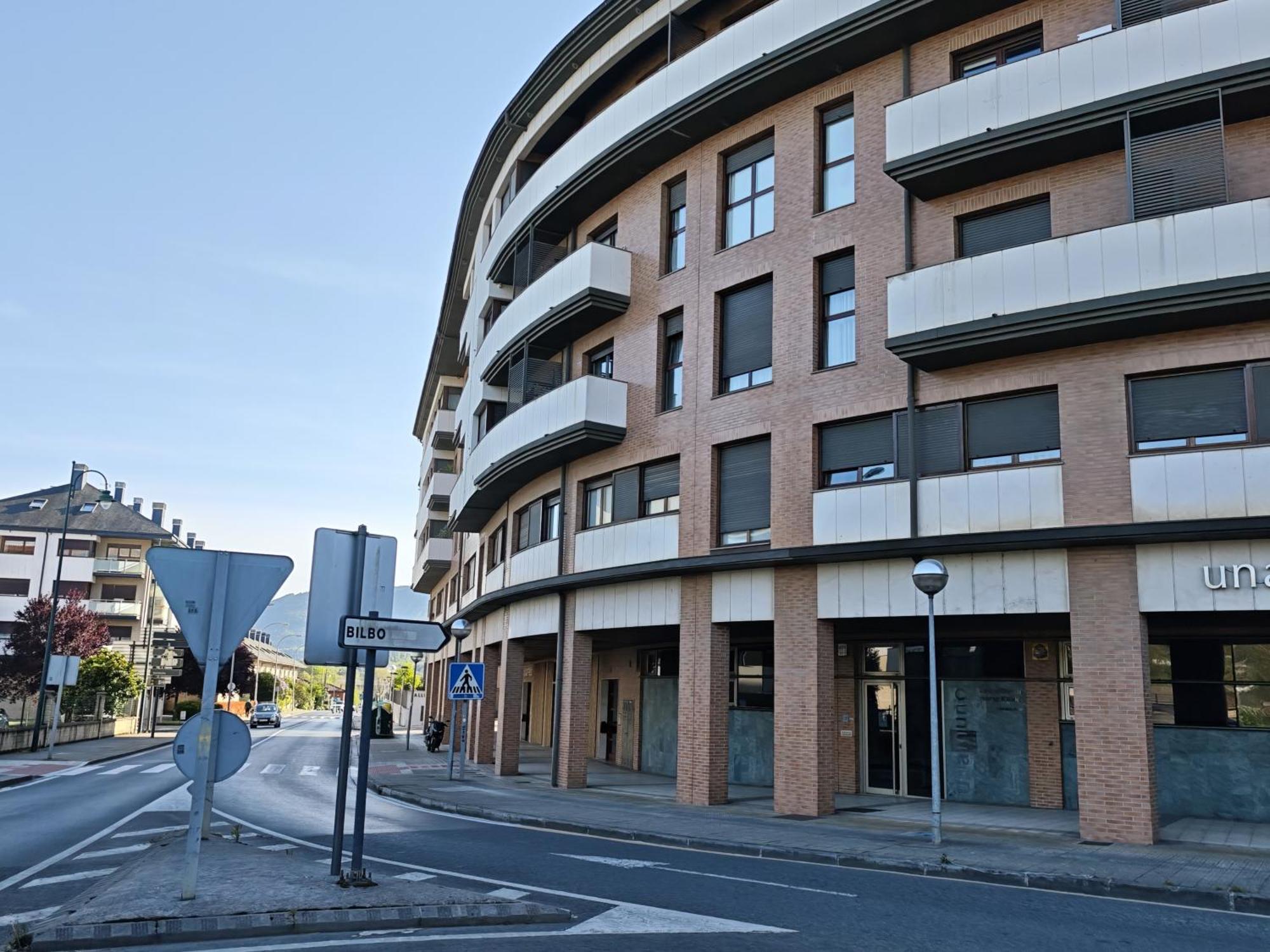 By Aldori - New Opening !! * Guernica y Luno